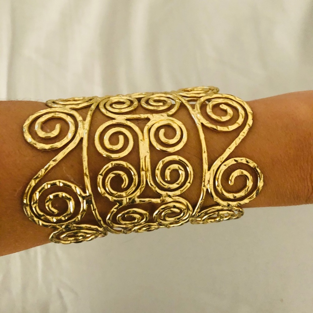 Cuff - Picture 1 of 3